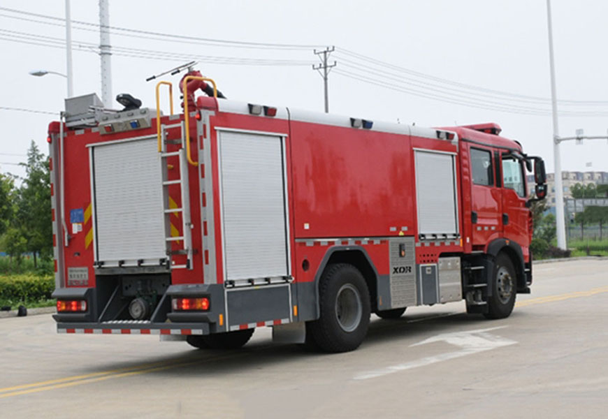 國(guó)六豪沃8噸泡沫消防車